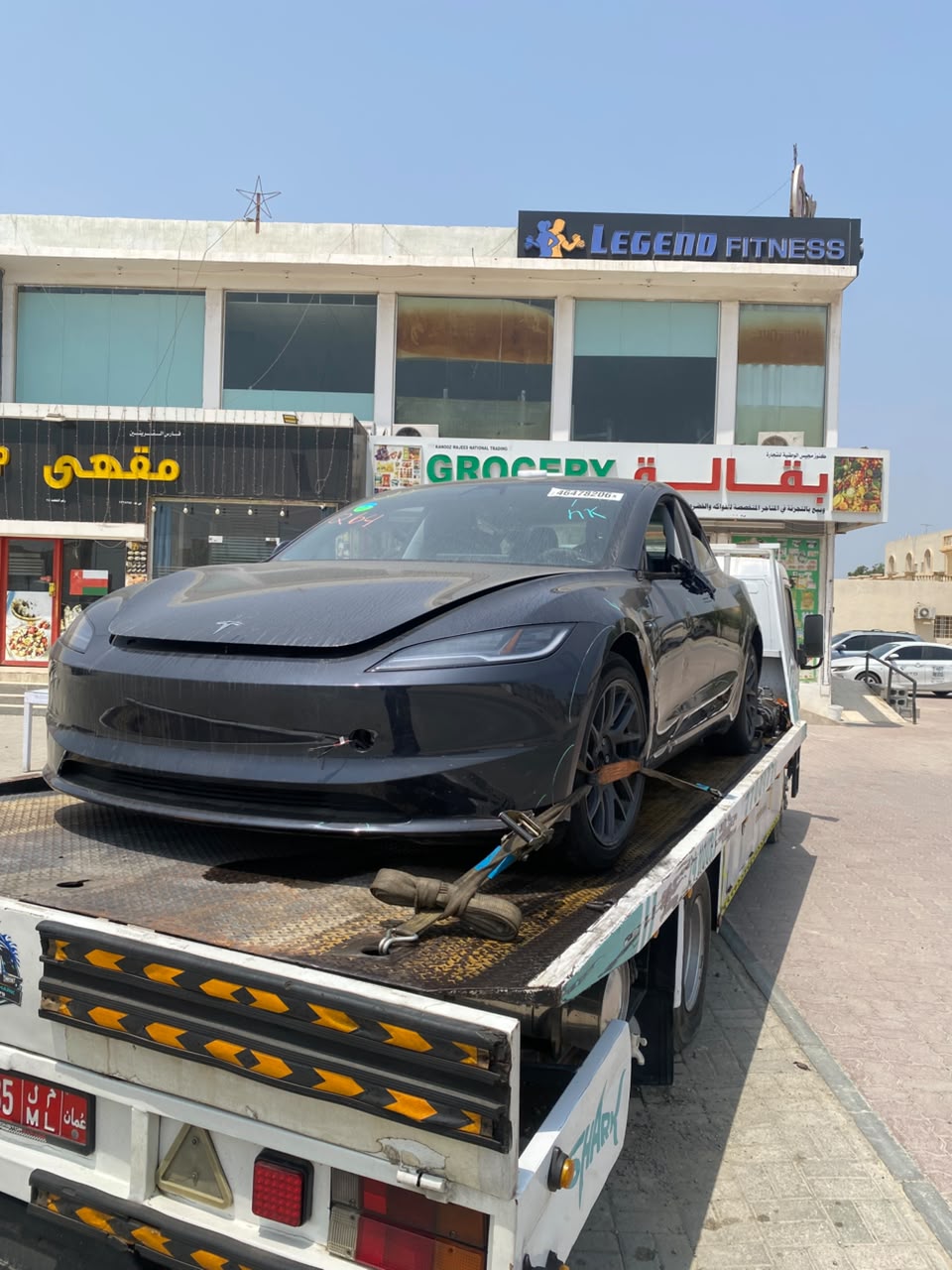 سطحة مسقط لنقل السيارات الكهربائية